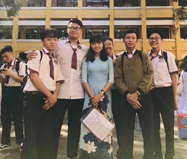 Cô Trần Thị Quỳnh Anh cùng học trò