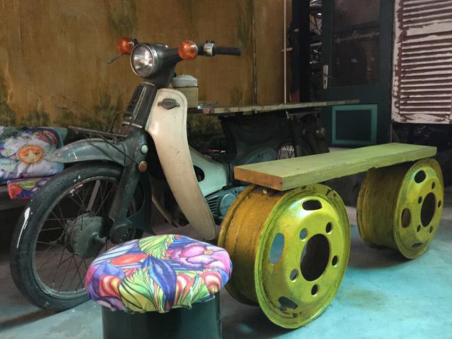 Các sản phẩm bỏ đi được tận dụng linh hoạt.