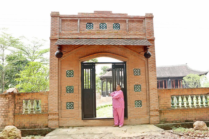 Nhà của diễn viên - nhà sản xuất phim Hoàng Mập ở ấp Sông Mây, huyện Trảng Bom, Đồng Nai, cách TP HCM 45 km.