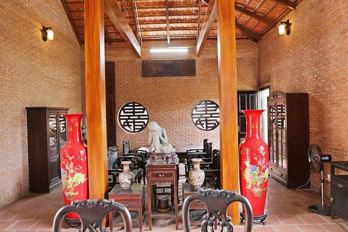 Khu vực nhà bếp được Hoàng Mập thiết kế đơn sơ, chủ yếu để làm không gian quay phim.