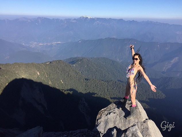 Gigi Wu chuyên leo núi trong bộ trang phục bikini.