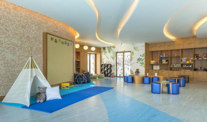 Còn Imad, một khách du lịch đến từ Arab Saudi cho biết anh sẽ quay lại nơi này vì vị trí khách sạn thuận lợi, đi đến các điểm du lịch, trung tâm thương mại rất gần, lễ tân và nhân viên đều nhiệt tình, thân thiện.