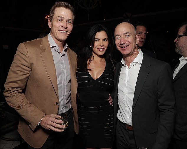 Ông chủ Amazon từng là bạn thân của vợ chồng bà Lauren Sanchez.