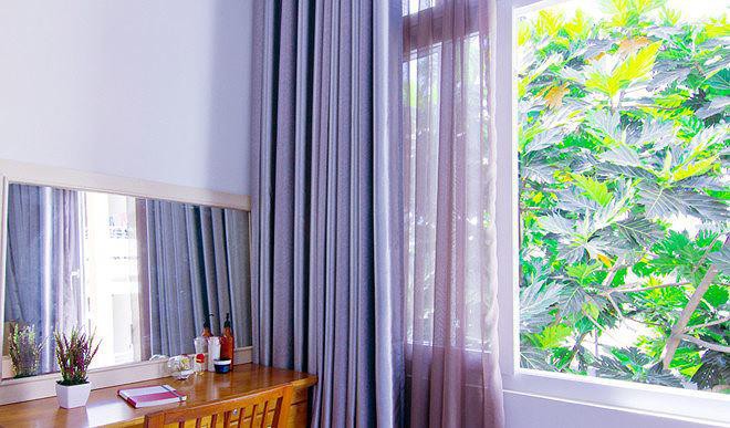 Những khoảng xanh tạo điểm nhấn dễ thương cho ngôi nhà 3 tầng.