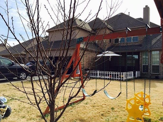 Trước đó, tổ ấm cũ của nữ ca sĩ “mắt nai cha cha cha” cũng tọa lạc tại bang Texas, Hoa Kỳ, với khuôn viên rộng cùng bãi cỏ xanh mướt đã khiến nhiều người không khỏi trầm trồ.