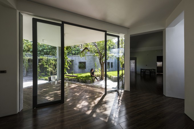 Đây là một tác phẩm của kiến trúc sư Nguyễn Khắc Phước, thể hiện cách ứng xử thân thiện với thiên nhiên để tạo ra một môi trường sống bền vững. Công trình hoàn thành vào tháng 8/2017.