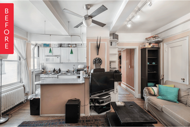 Góc bếp đặt ngay cạnh phòng khách, được ngăn chia bởi một phần đảo bếp và tủ bếp càng làm không gian lộn xộn và chật chội hơn. Màu sắc của các không gian khá mờ nhạt khiến căn hộ nhìn chung là khá buồn tẻ, mờ nhạt và thiếu sức sống.