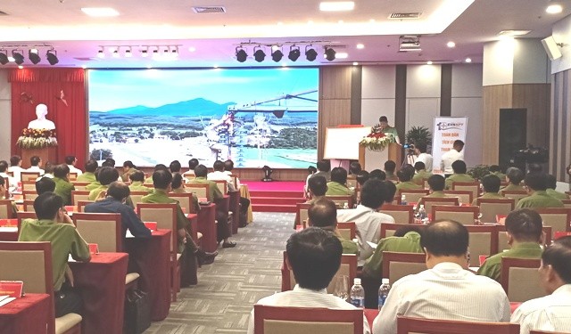 Quang cảnh buổi Lễ c&ocirc;ng bố Quyết định của Thủ tướng Ch&iacute;nh phủ về việc đưa Hệ thống truyền tải điện 500 kV v&agrave;o Danh mục c&ocirc;ng tr&igrave;nh quan trọng li&ecirc;n quan đến an ninh quốc gia