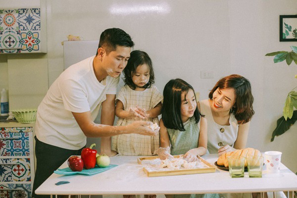 
Gia đình hạnh phúc hiện tại của Lưu Hương Giang - Hồ Hoài Anh.
