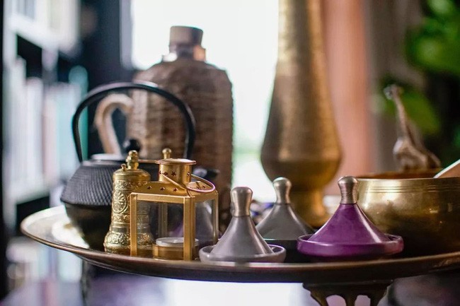 Từng vật nhỏ xinh đều được anh mua trong nhiều chuyến du lịch.