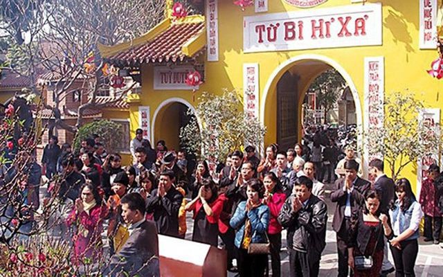 Nghi&ecirc;m cấm gi&aacute;o vi&ecirc;n đi lễ hội trong giờ h&agrave;nh ch&iacute;nh