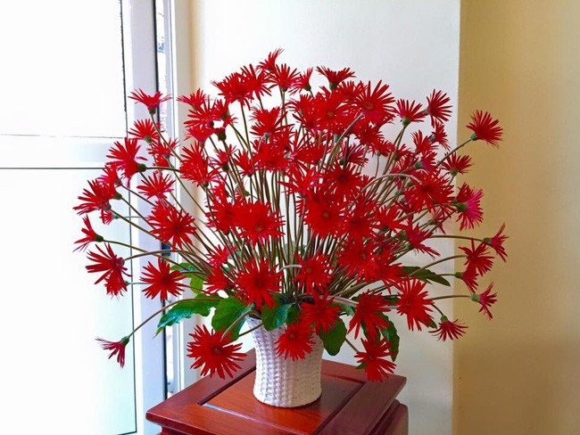 Một lọ đồng tiền có thể cắm theo cách đơn giản nhất.