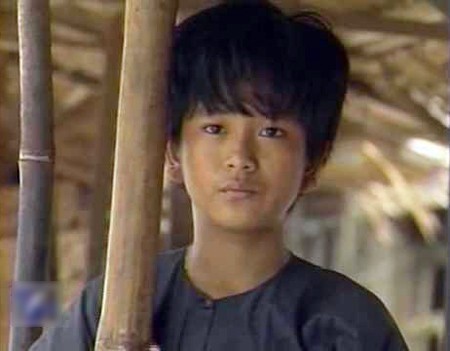 Thành công quá lớn với vai diễn bé An trong bộ phim truyền hình Đất Phương Nam năm 1997 đã giúp Hùng Thuận được nhiều khán giả yêu mến nhưng cũng là cái bóng quá lớn cho cả chặng đường sự nghiệp của anh.