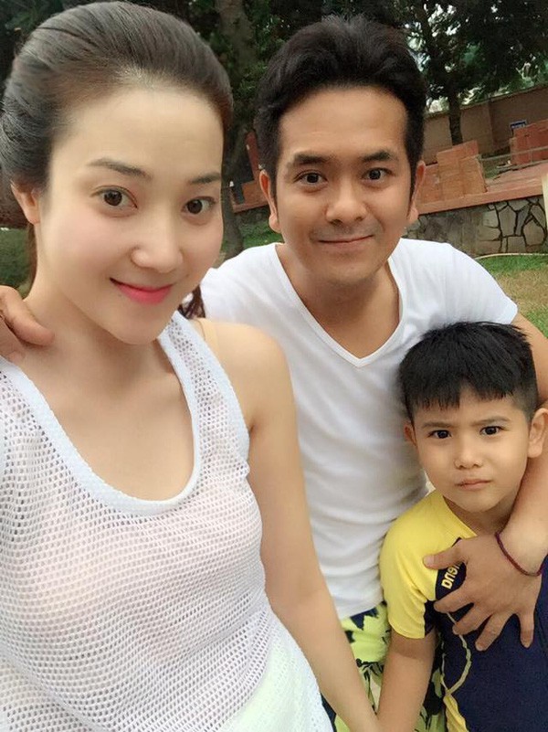 Hùng Thuận bên vợ cũ và con trai.