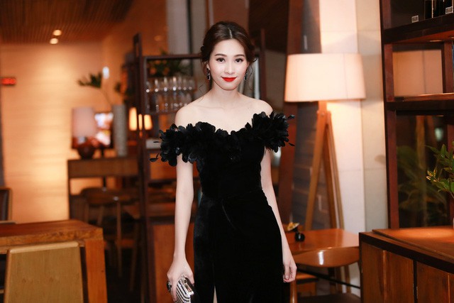 Màu sắc may mắn 2019 tuổi Tuất là các gam màu tối, như màu đen, tím than đen.
