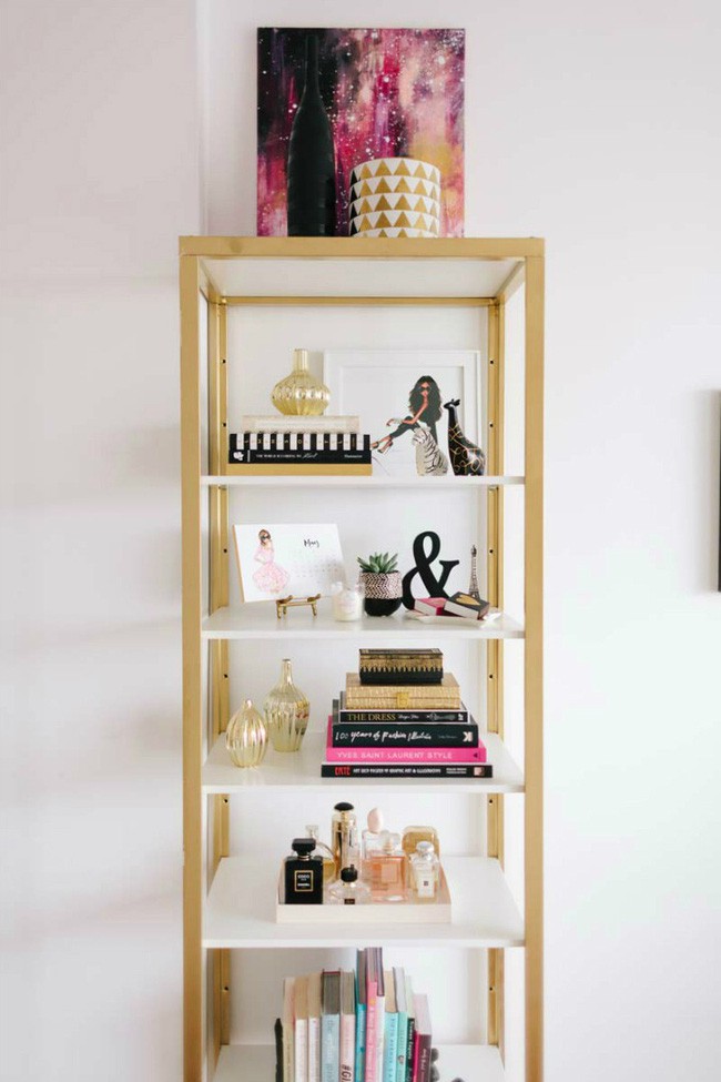 Đây là nơi lưu giữ các cuốn sách, bộ sưu tập nước hoa của Anum Tariq.