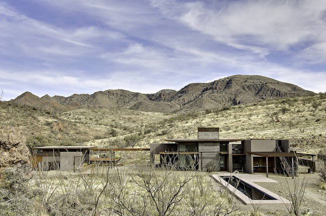 15. Những ngôi nhà của khu dân cư trên núi San Cayetano cách nhau cả chục cây số đều được kiến trúc sư Paul Weiner thiết kế chỉn chu và hiện đại.