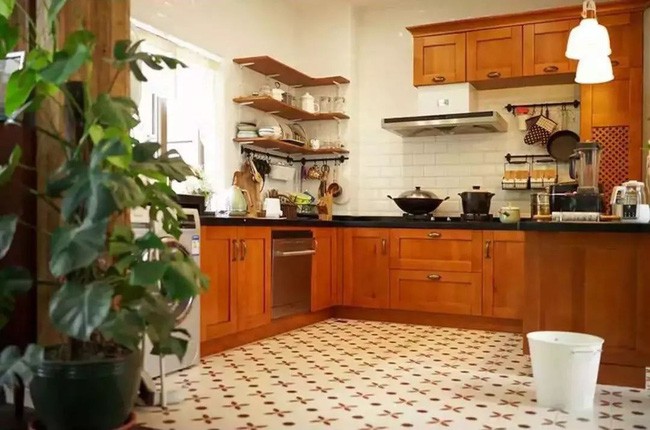 Góc bếp giản dị, ấm cúng.