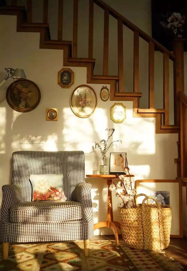 Tranh treo mang phong cách châu Âu.