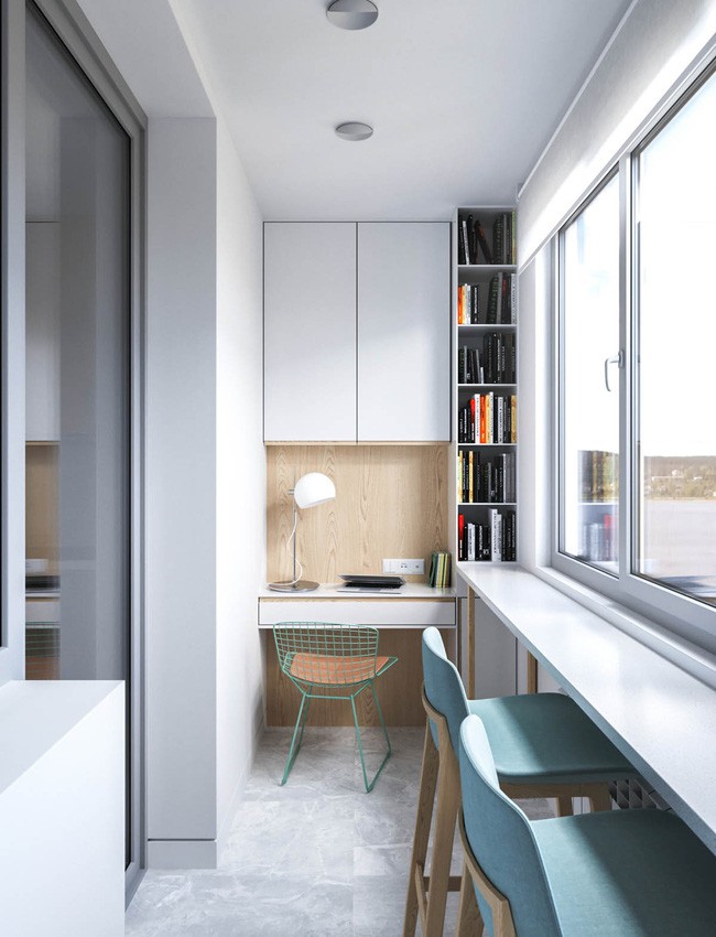 Mái hiên nhỏ của cô nàng này đủ chỗ cho một không gian làm việc và thưởng trà.