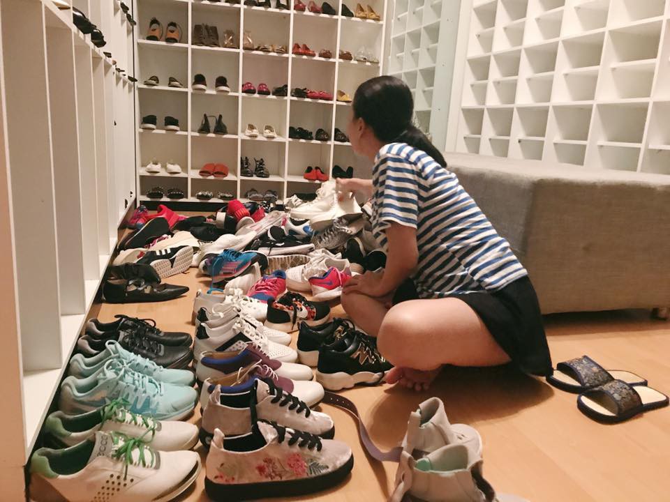 Trà Ngọc Hằng chia sẻ, việc mua sắm hàng hiệu là do thích thôi chứ không phải để thể hiện, có những món mua đắt nhưng tôi chưa một lần dùng.