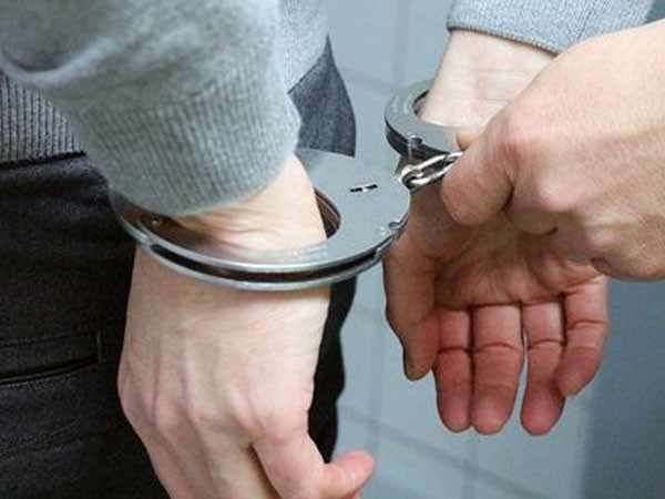 Hai lao động Việt Nam x&ocirc; x&aacute;t v&agrave; g&acirc;y &aacute;n mạng v&agrave;o ng&agrave;y 2/4/2017. Ảnh: Focus Taiwan.