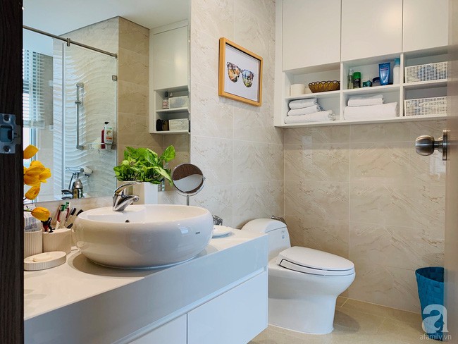 Không gian sang trọng với thiết bị hiện đại, màu sắc nhẹ nhàng.