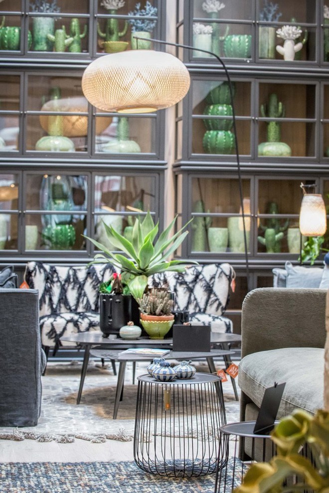 Những chiếc đèn dịu ngọt, quen thuộc như hơi thở của cuộc sống giúp không gian trở nên tinh tế và nghệ thuật.