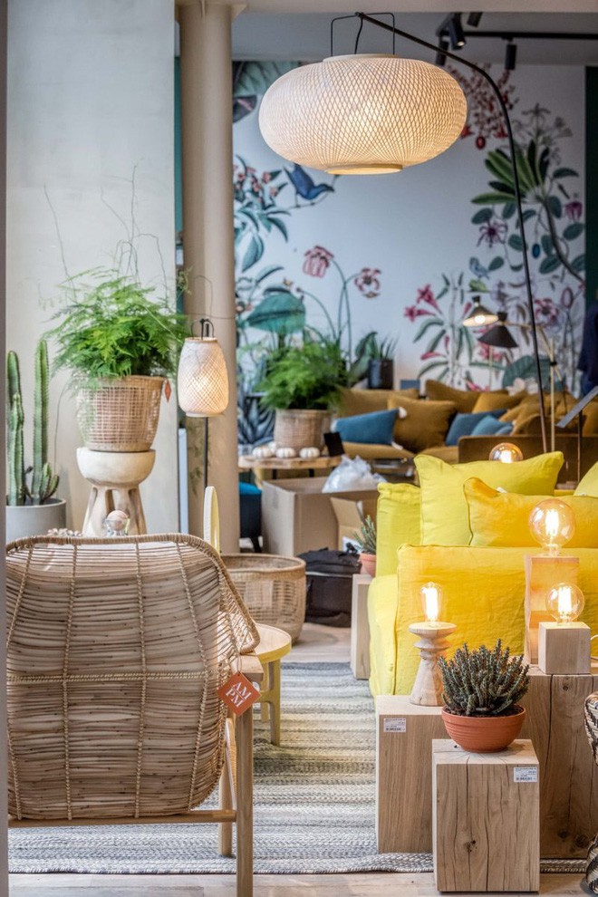 Điểm nhấn từ ánh sáng ở khắp các góc nhỏ tạo nên một căn phòng ấm cúng và dịu dàng.