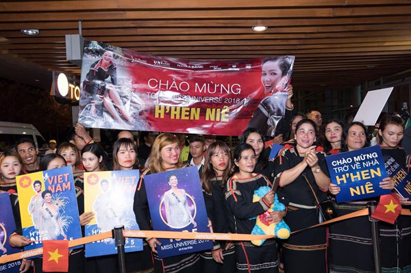 
Vì thành tích tốt cùng tính cách đẹp, Hhen Niê sở hữu một lượng fan hùng hậu.
