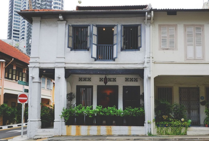 Nó từng là một nhà máy sản xuất xúc xích, rồi thành studio chụp ảnh, văn phòng, cửa hàng trước khi vợ chồng Matthew Elton chuyển đến và hô biến nó thành một không gian sống ấm cúng, giàu tính nghệ thuật. Chúng tôi ở đây từ tháng 5/2014. Trước đó, chúng tôi sống trong một căn hộ và nó thực sự nhàm chán, Matthew cho biết.