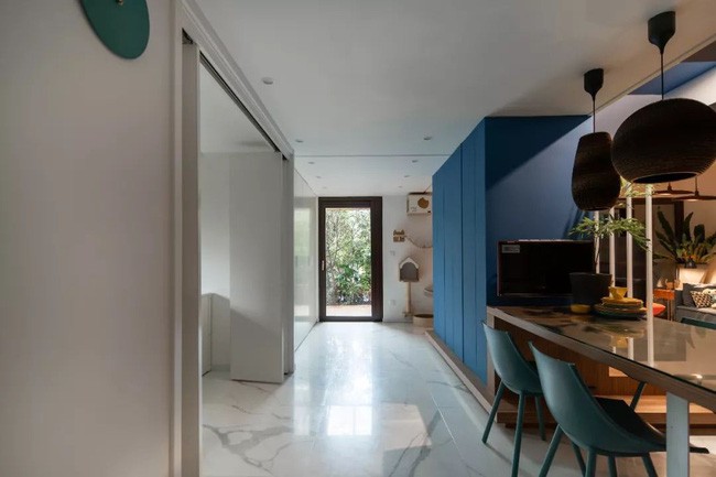 Không gian ngập tràn ánh sáng tự nhiên, đủ để những màu tối có thể bừng lên vẻ đẹp duyên dáng và sắc nét của mình.