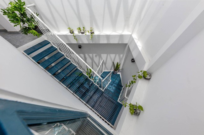 Ngôi nhà này là một bài toán thú vị nhưng cũng còn hạn chế về mặt hoàn thiện. Tuy nhiên sự nỗ lực, dám thử cái mới của KTS và gia chủ thực sự đã tạo nên một ngôi nhà độc đáo, khác biệt, rất hút mắt.