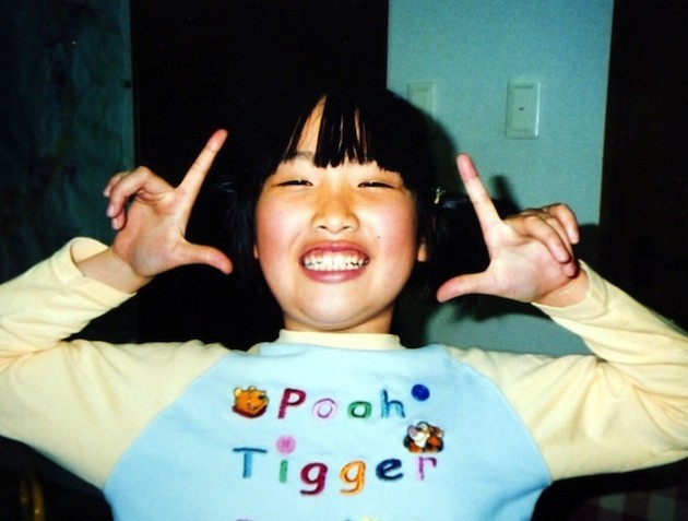 Hình ảnh cô bé Satomi Mitarai, 12 tuổi, hồn nhiên, vui tươi.