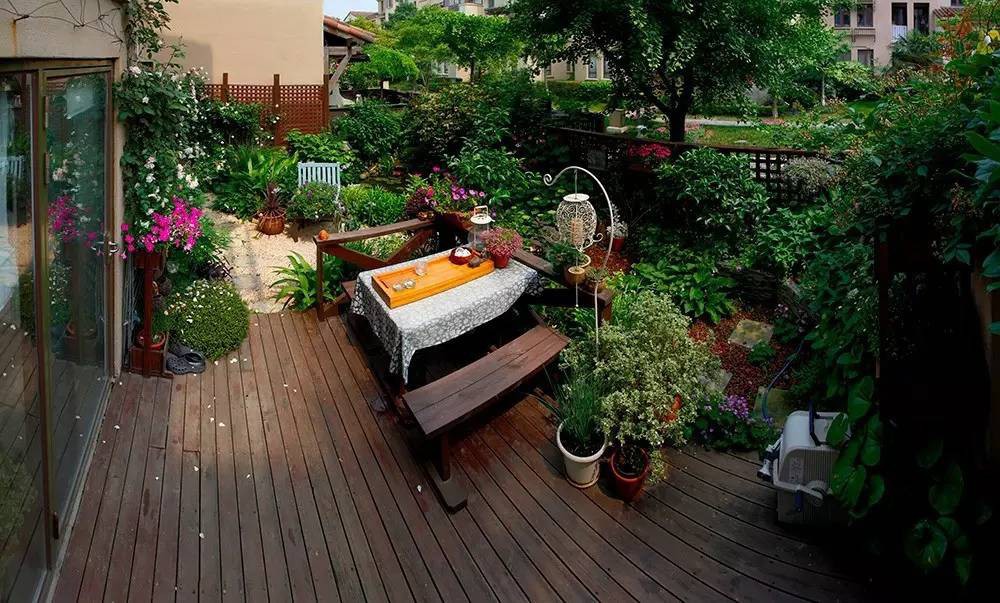 Khu vườn được chia các khu vực chức năng rõ ràng.