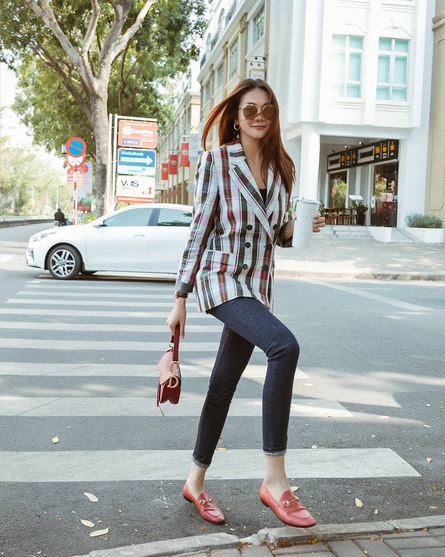 Vbiz có 3 tấm gương mặc áo blazer siêu đẹp siêu chất - Ảnh 2. Vbiz có 3 tấm gương mặc áo blazer siêu đẹp siêu chất - Ảnh 2.