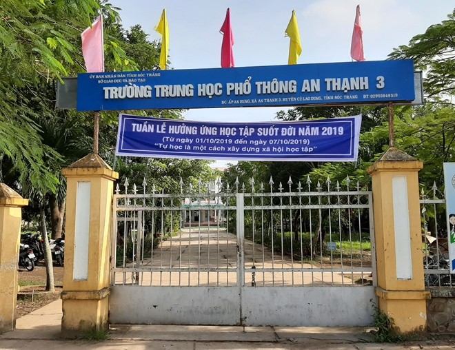 Học sinh ký đơn tập thể xin đổi giáo viên vì thường xuyên bị thầy đánh - Ảnh 1. Học sinh ký đơn tập thể xin đổi giáo viên vì thường xuyên bị thầy đánh - Ảnh 1.