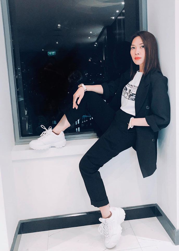 Mùa blazer đã tới, cứ học mỹ nhân này đảm bảo chị em có set đồ đẳng cấp ngay tức thì - Ảnh 15. Mùa blazer đã tới, cứ học mỹ nhân này đảm bảo chị em có set đồ đẳng cấp ngay tức thì - Ảnh 15.