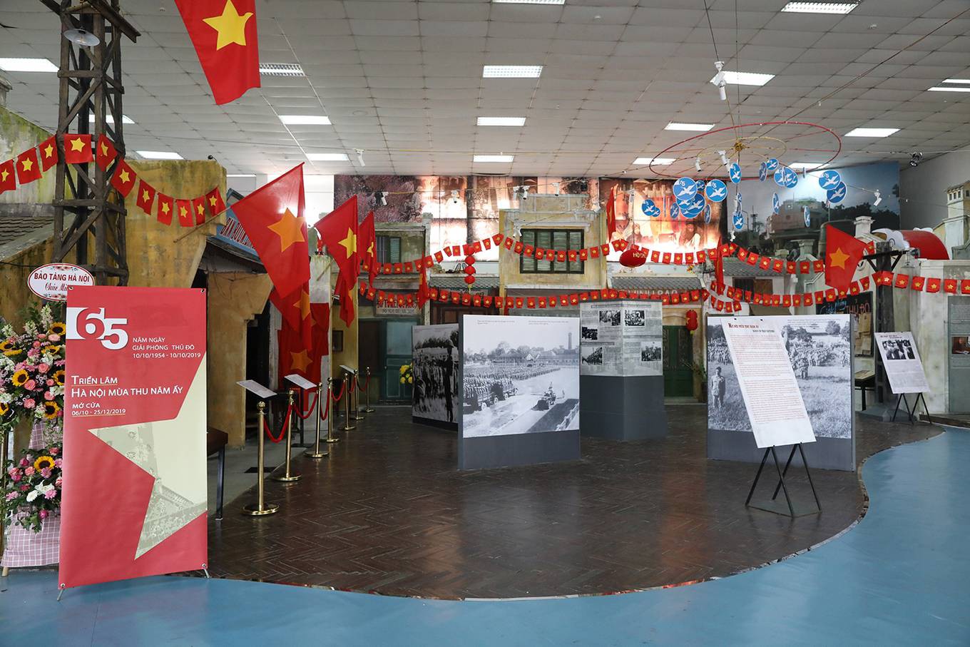 Hà Nội mùa thu 1954 - Ảnh 1. Hà Nội mùa thu 1954 - Ảnh 1.
