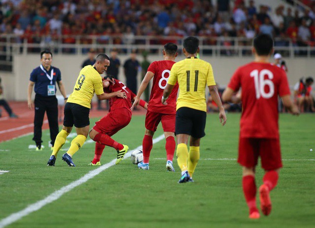 Việt Nam 1-0 Malaysia: Quang Hải ghi bàn đẳng cấp - Ảnh 17.