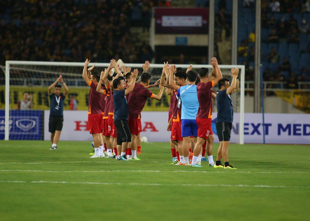 Việt Nam 1-0 Malaysia: Quang Hải ghi bàn đẳng cấp - Ảnh 29.