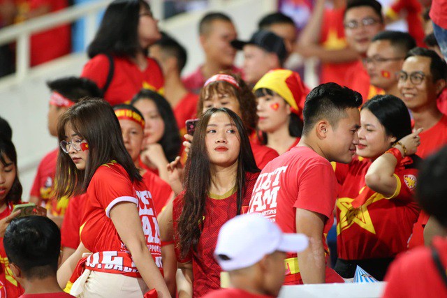 Việt Nam 1-0 Malaysia: Quang Hải ghi bàn đẳng cấp - Ảnh 32.