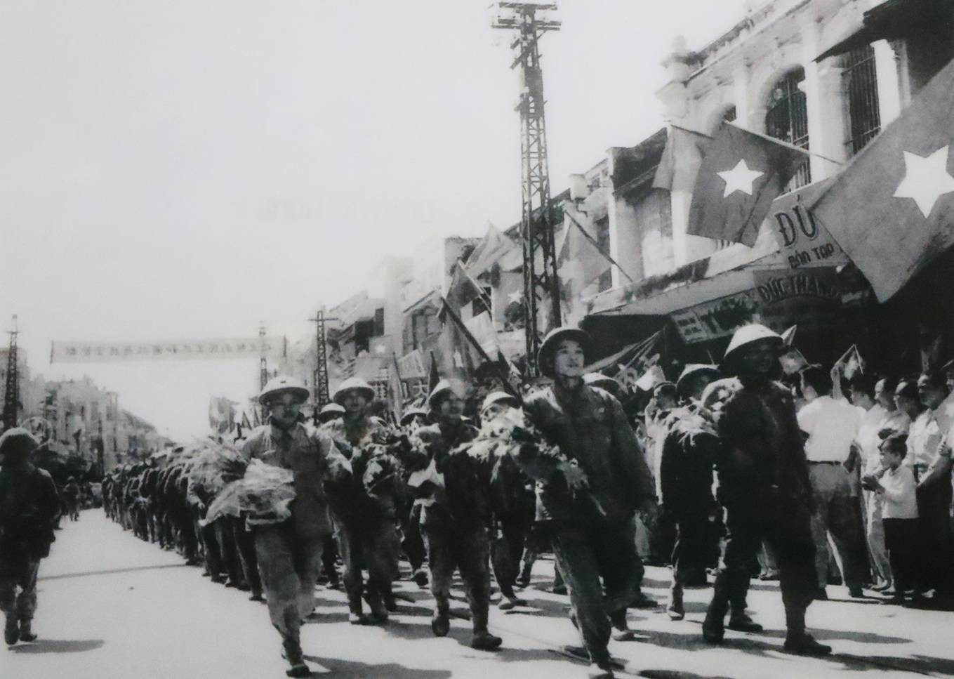 Hà Nội mùa thu 1954 - Ảnh 6. Hà Nội mùa thu 1954 - Ảnh 6.