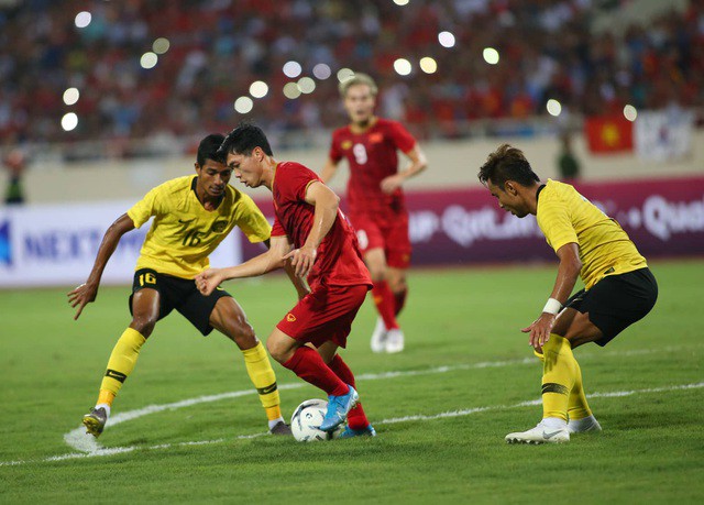 Việt Nam 1-0 Malaysia: Quang Hải ghi bàn đẳng cấp - Ảnh 7.