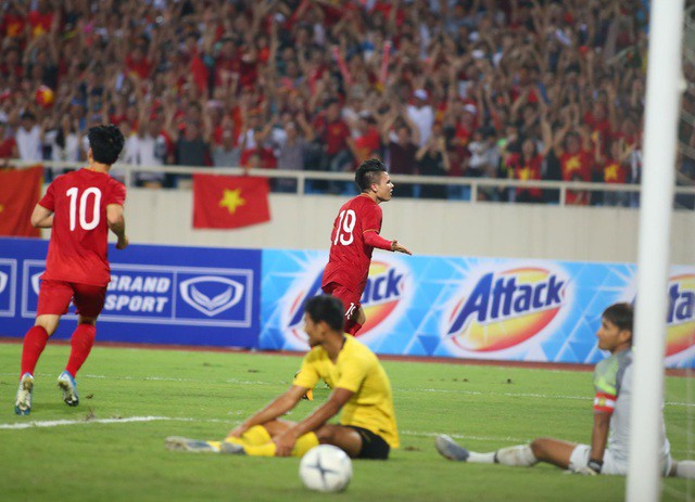 Việt Nam 1-0 Malaysia: Quang Hải ghi bàn đẳng cấp - Ảnh 9.