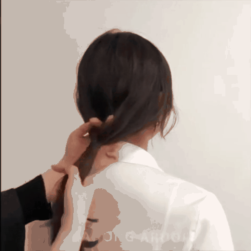 Có ít nhất 4 kiểu tóc búi thấp dễ ăn giúp bạn giống gái Hàn không sai một điểm - Ảnh 4.