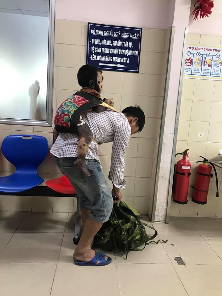 Nghẹn lòng đọc cuốn sổ tạ ơn đời của ông bố nghèo đơn thân có con bệnh trọng - Ảnh 3. Nghẹn lòng đọc cuốn sổ tạ ơn đời của ông bố nghèo đơn thân có con bệnh trọng - Ảnh 3.