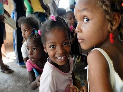 Ng&ocirc;i l&agrave;ng c&oacute; c&aacute;c b&eacute; g&aacute;i tự mọc bộ phận nhạy cảm của nam giới ở tuổi 12 - Ảnh 1.