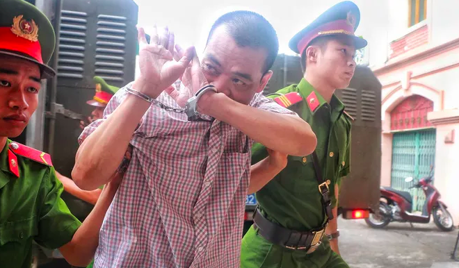 Hà Giang mở lại phiên xét xử vụ gian lận thi cử, nhiều cựu quan chức đến hầu tòa - Ảnh 3. Hà Giang mở lại phiên xét xử vụ gian lận thi cử, nhiều cựu quan chức đến hầu tòa - Ảnh 3.