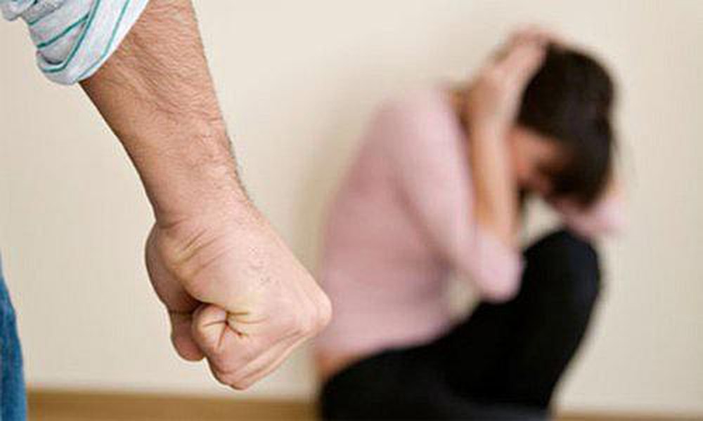 Ân hận vì đem con đi đánh ghen với bồ - Ảnh 1. Ân hận vì đem con đi đánh ghen với bồ - Ảnh 1.